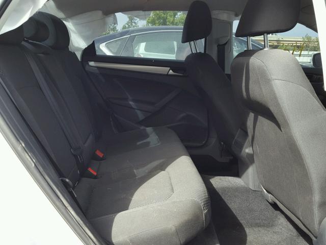 1VWAT7A38FC008574 - 2015 VOLKSWAGEN PASSAT S Weiß Foto 6