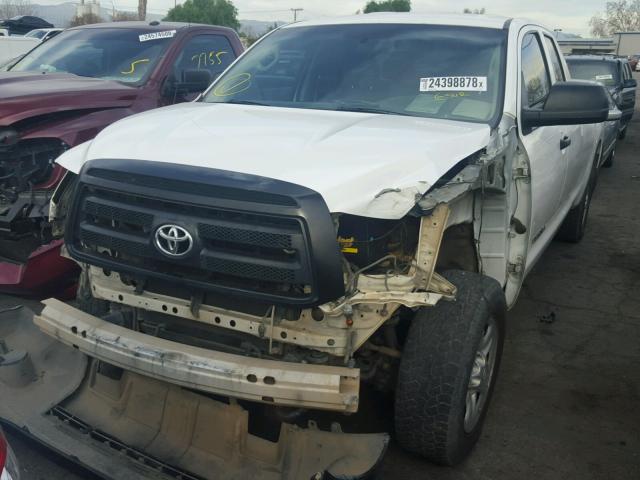 5TFCY5F13CX014022 - 2012 TOYOTA TUNDRA DOU WHITE photo 2