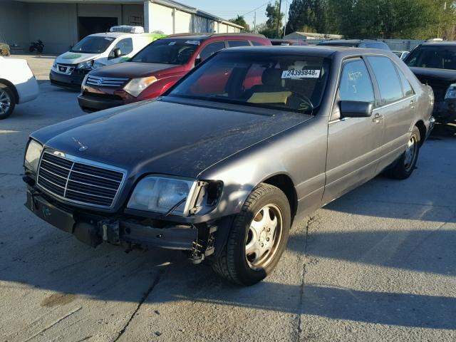 WDBGA43G1XA430599 - 1999 MERCEDES-BENZ S 420 GRAY photo 2