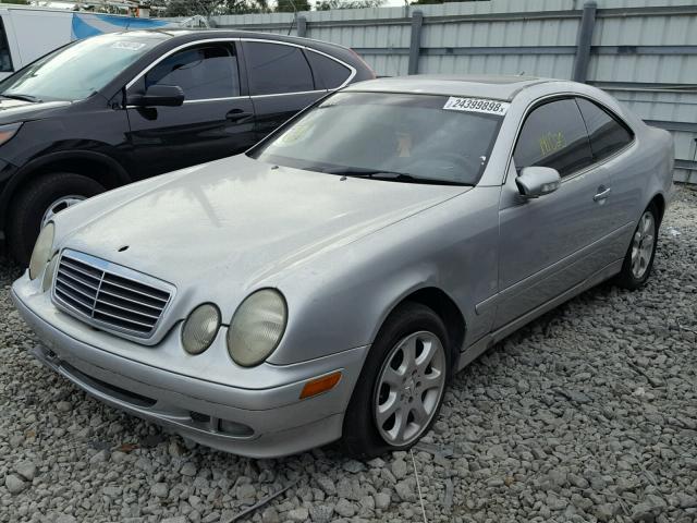 WDBLJ65G01T077131 - 2001 MERCEDES-BENZ CLK 320 SILVER photo 2