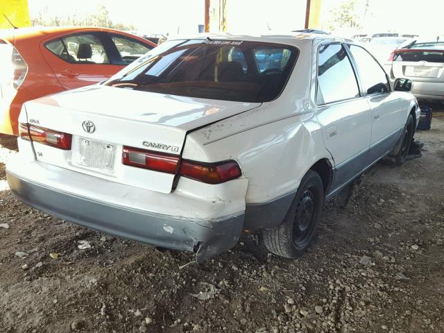 JT2BF22K5W0137230 - 1998 TOYOTA CAMRY CE WHITE photo 4