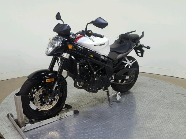 KM4MP5728G1200238 - 2016 HYOSUNG GT650 WHITE photo 4