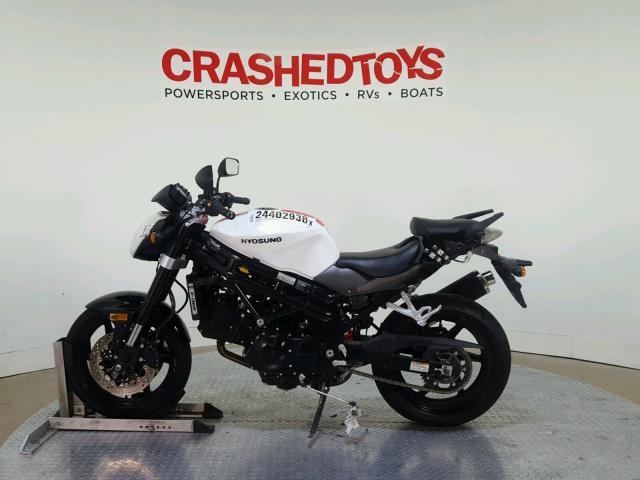 KM4MP5728G1200238 - 2016 HYOSUNG GT650 WHITE photo 5