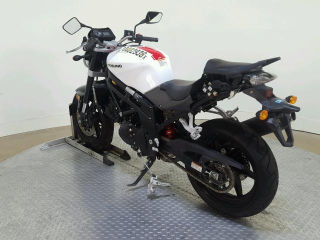 KM4MP5728G1200238 - 2016 HYOSUNG GT650 WHITE photo 6