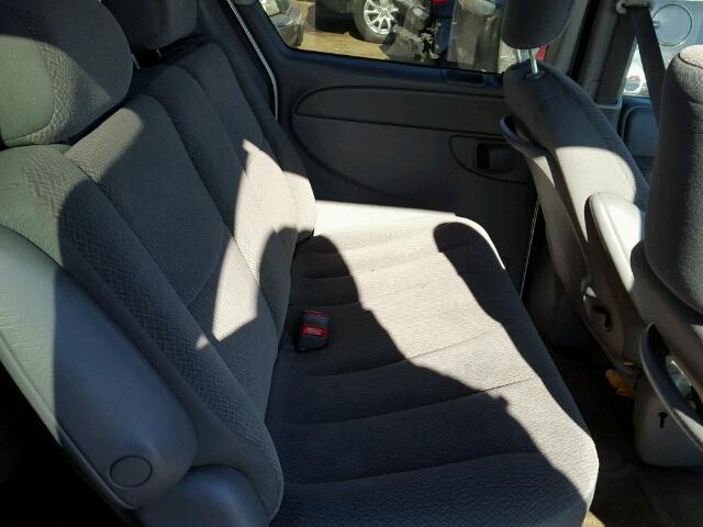 1A4GP45R66B727885 - 2006 CHRYSLER TOWN & COU SILVER photo 6