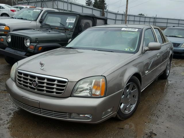 1G6KF57922U299546 - 2002 CADILLAC DEVILLE DT BEIGE photo 2