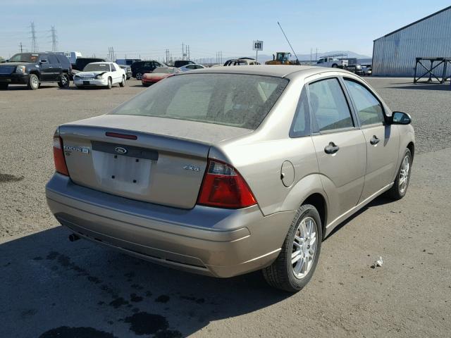 1FAFP34N05W152884 - 2005 FORD FOCUS ZX4 GOLD photo 4
