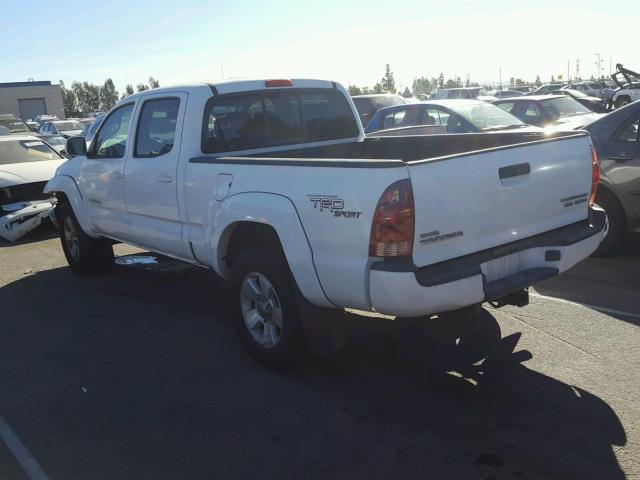 5TEKU72N18Z481001 - 2008 TOYOTA TACOMA DOU WHITE photo 3