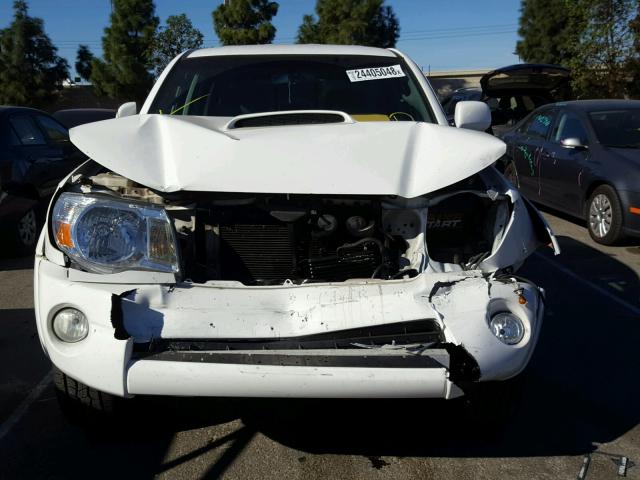 5TEKU72N18Z481001 - 2008 TOYOTA TACOMA DOU WHITE photo 9