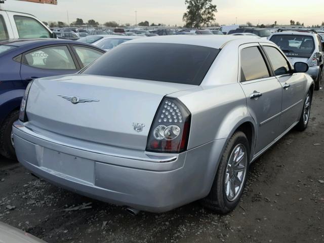 2C3JA63H95H172282 - 2005 CHRYSLER 300C SILVER photo 4