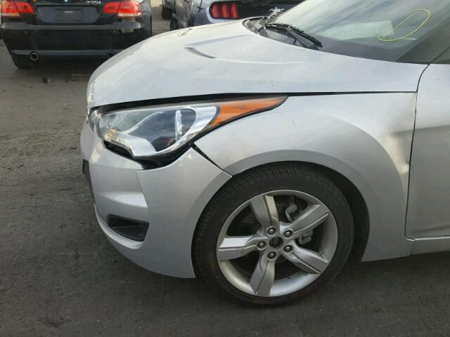 KMHTC6AD8CU029666 - 2012 HYUNDAI VELOSTER B SILVER photo 9