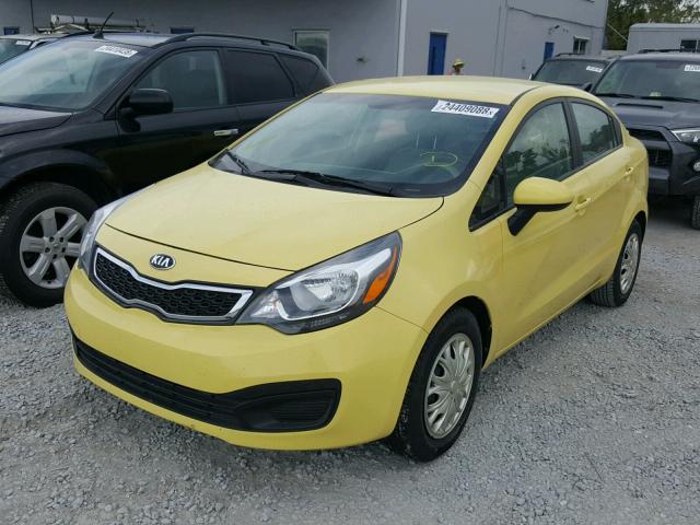 KNADM4A36G6603366 - 2016 KIA RIO LX YELLOW photo 2