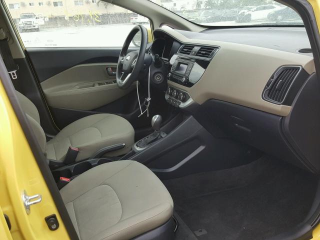 KNADM4A36G6603366 - 2016 KIA RIO LX YELLOW photo 5