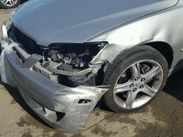 JTHBD192550100415 - 2005 LEXUS IS 300 SILVER photo 10