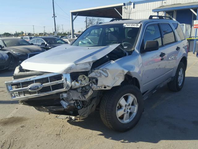 1FMCU0D77AKB30335 - 2010 FORD ESCAPE XLT SILVER photo 2