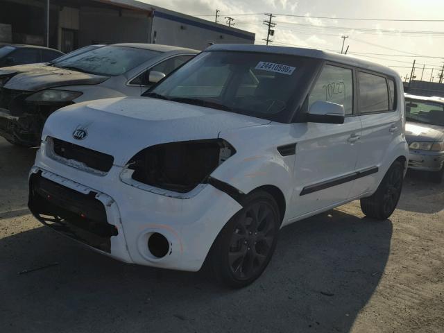 KNDJT2A6XD7502473 - 2013 KIA SOUL + WHITE photo 2