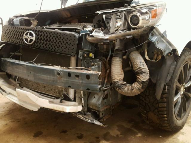 JTLKE50E281023826 - 2008 SCION XB WHITE photo 9