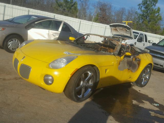 1G2MB35B57Y136986 - 2007 PONTIAC SOLSTICE YELLOW photo 2