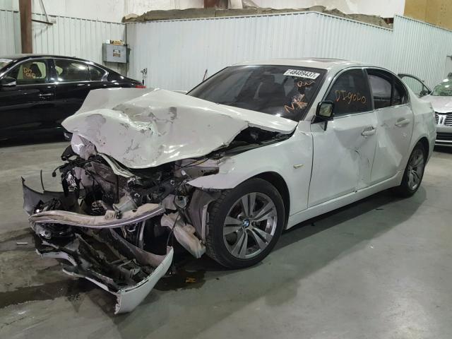 WBANU5C55AC128424 - 2010 BMW 528 I WHITE photo 2