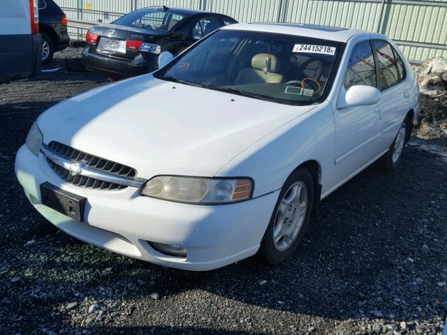 1N4DL01A0YC120817 - 2000 NISSAN ALTIMA XE WHITE photo 2