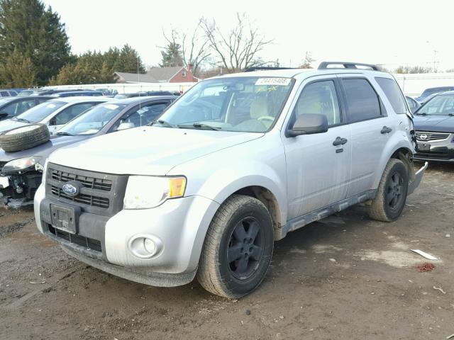 1FMCU0D7XAKD07945 - 2010 FORD ESCAPE XLT SILVER photo 2