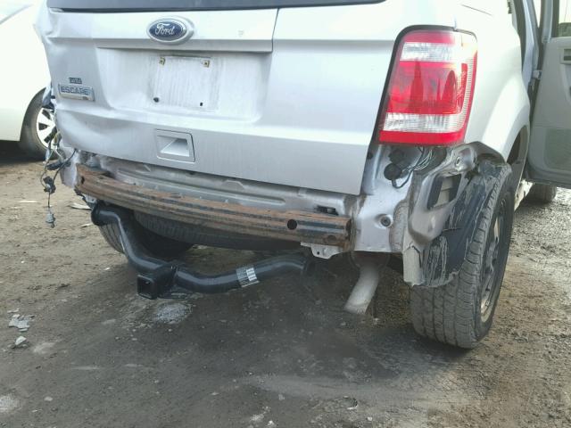 1FMCU0D7XAKD07945 - 2010 FORD ESCAPE XLT SILVER photo 9