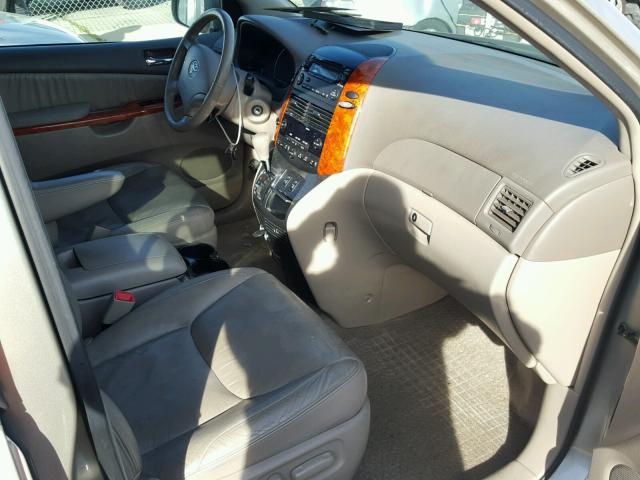 5TDZK22C39S271990 - 2009 TOYOTA SIENNA XLE GOLD photo 5