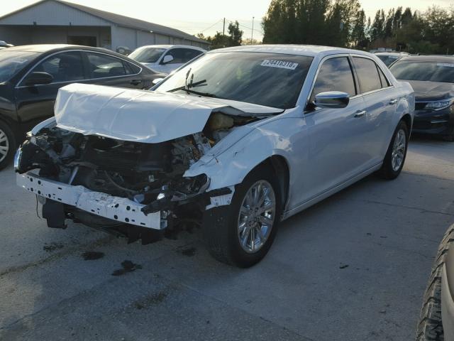 2C3CCAEG8EH220879 - 2014 CHRYSLER 300C WHITE photo 2