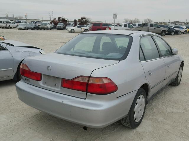 1HGCG5546YA110852 - 2000 HONDA ACCORD LX SILVER photo 4