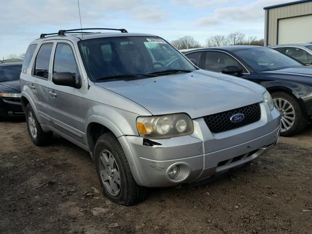 1FMYU94105KA83242 - 2005 FORD ESCAPE LIM SILVER photo 1