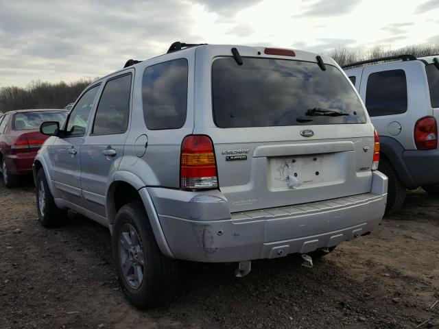 1FMYU94105KA83242 - 2005 FORD ESCAPE LIM SILVER photo 3