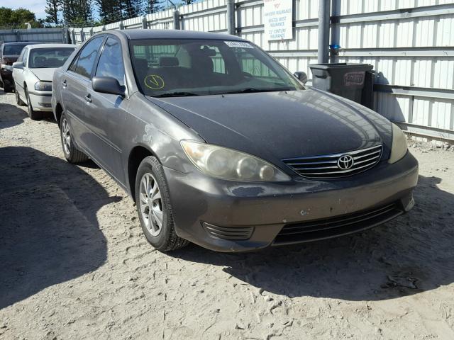 4T1BF32KX5U590050 - 2005 TOYOTA CAMRY LE GRAY photo 1