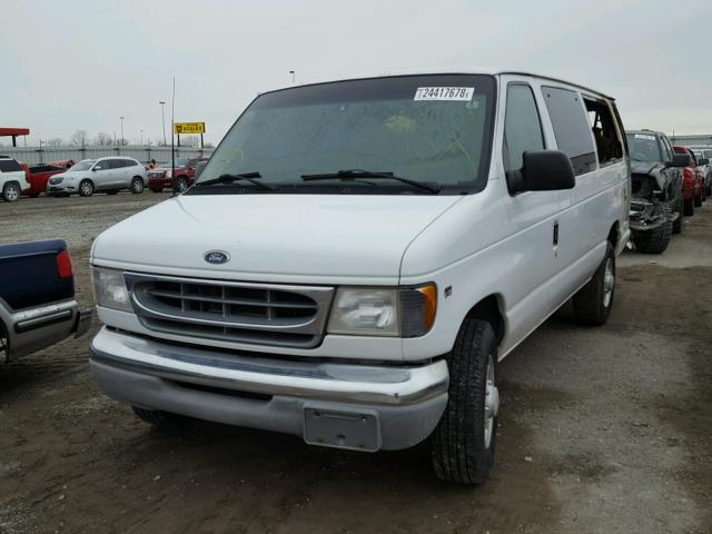 1FBSS31L81HB04577 - 2001 FORD ECONOLINE WHITE photo 2