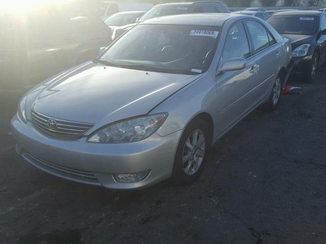 4T1BF30K25U092556 - 2005 TOYOTA CAMRY LE SILVER photo 2