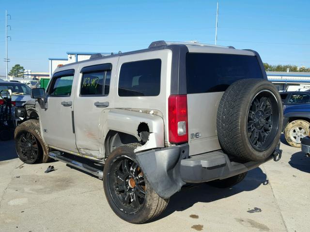 5GTDN136X68125714 - 2006 HUMMER H3 SILVER photo 3