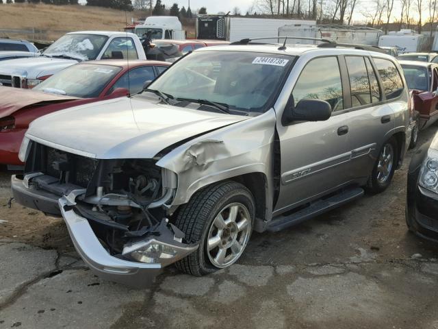 1GKDT13S952190330 - 2005 GMC ENVOY SILVER photo 2