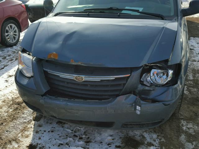 2A4GP54L17R295373 - 2007 CHRYSLER TOWN & COU BLUE photo 9