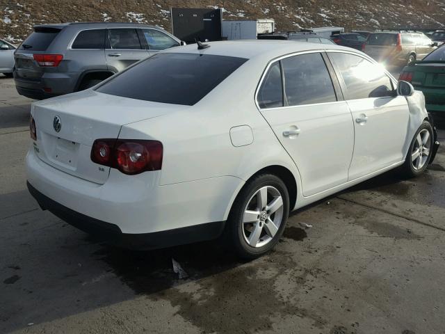 3VWRM71K58M038057 - 2008 VOLKSWAGEN JETTA SE WHITE photo 4