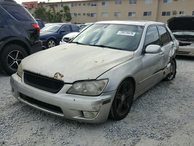 JTHBD192220055218 - 2002 LEXUS IS 300 SILVER photo 2