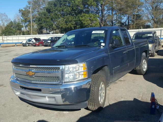 1GCRCSE09DZ235761 - 2013 CHEVROLET SILVERADO BLUE photo 2