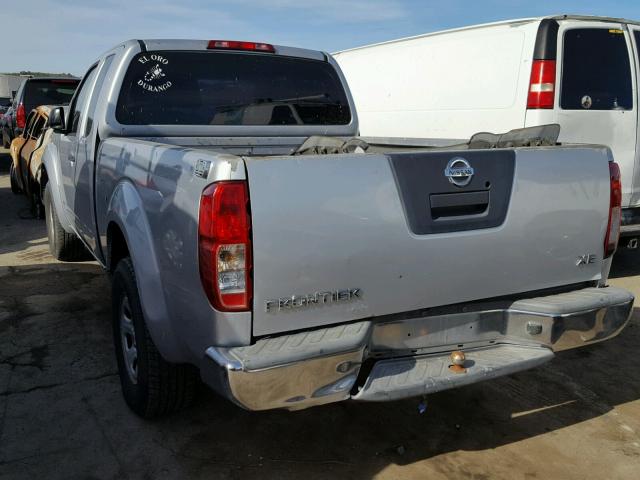 1N6BD06TX8C420029 - 2008 NISSAN FRONTIER K SILVER photo 3