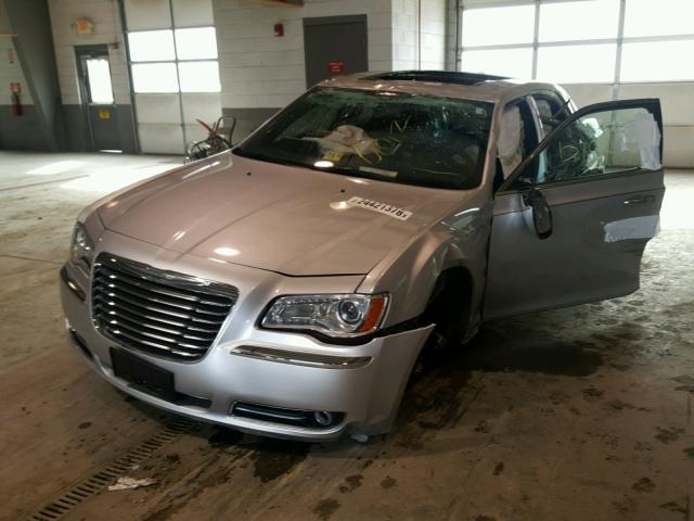 2C3CCACG9CH139082 - 2012 CHRYSLER 300 LIMITE SILVER photo 2