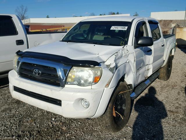 3TMJU62N16M008389 - 2006 TOYOTA TACOMA DOU WHITE photo 2