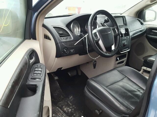 2A4RR8DG0BR747264 - 2011 CHRYSLER TOWN & COU 蓝色 照片 9