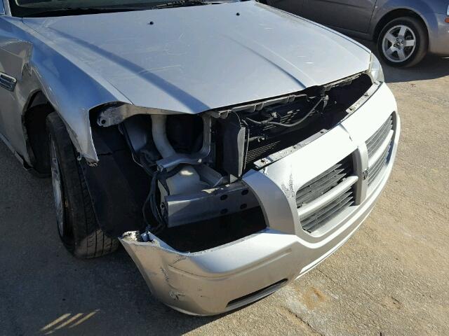 2D8FV48V65H171827 - 2005 DODGE MAGNUM SILVER photo 9