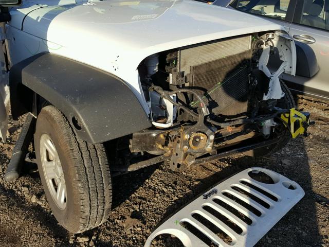 1C4AJWAG4HL510555 - 2017 JEEP WRANGLER S 白色 照片 9