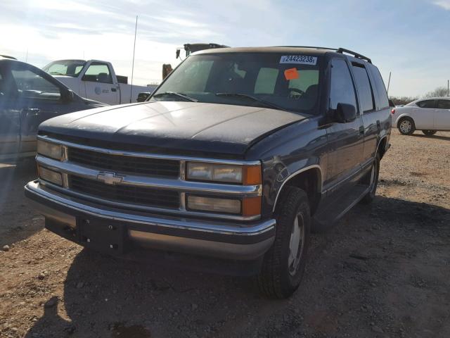 1GNEK13R1VJ370723 - 1997 CHEVROLET TAHOE K150 BLUE photo 2