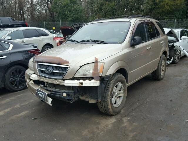 KNDJC733245264663 - 2004 KIA SORENTO EX GOLD photo 2