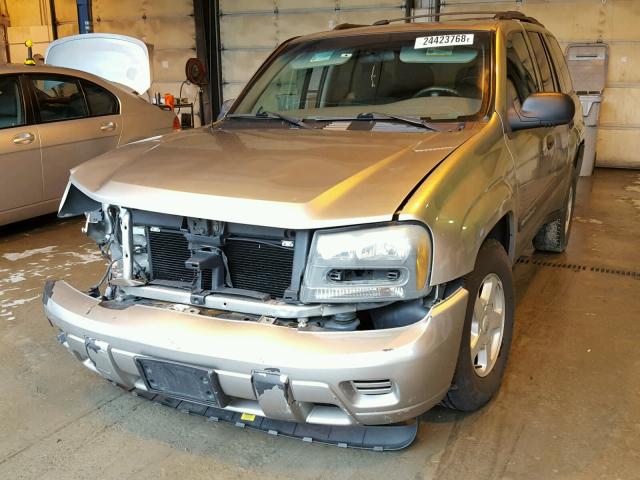 1GNDT13S732413626 - 2003 CHEVROLET TRAILBLAZE GOLD photo 2