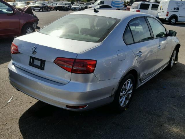 3VWD17AJ1FM295417 - 2015 VOLKSWAGEN JETTA SE SILVER photo 4